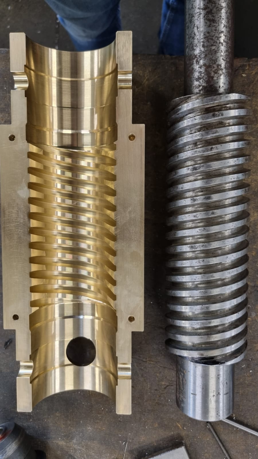 Écrou en bronze et vis sans fin acier – reproduction de pièce introuvable